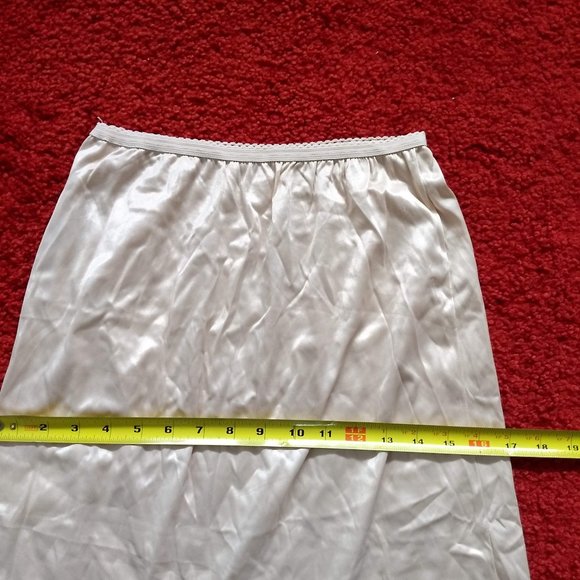 vintage 80s cream midi below the knee half slip - Picture 4 of 10